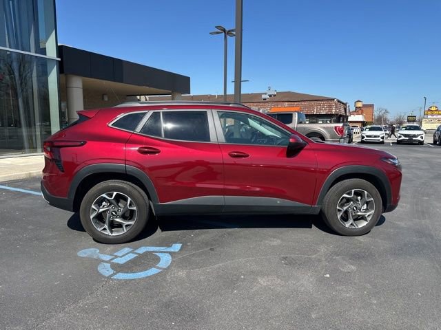 Used 2025 Chevrolet Trax LT w/ LT Convenience Package image 16