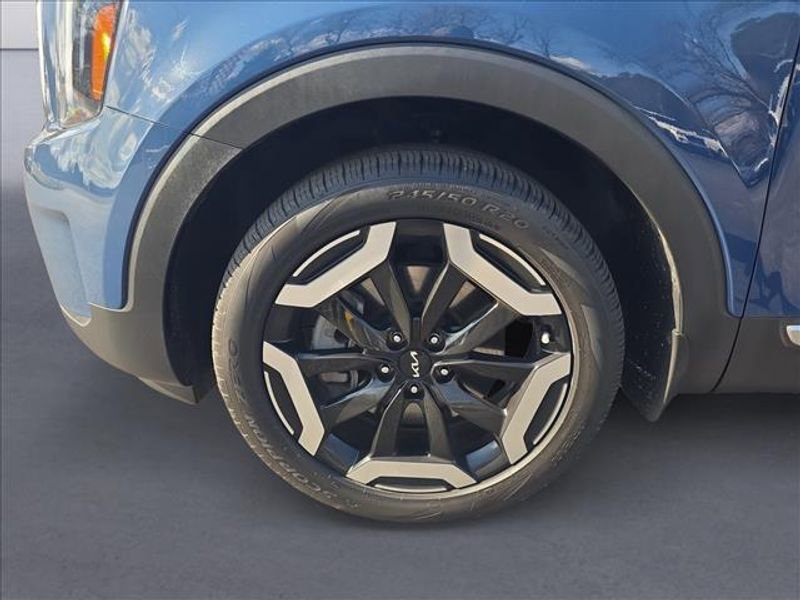 Used 2023 Kia Telluride EX w/ EX Captain's Chair Package image 9