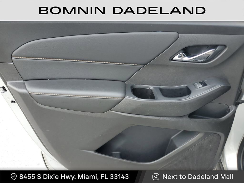 Used 2021 Chevrolet Traverse LT image 9