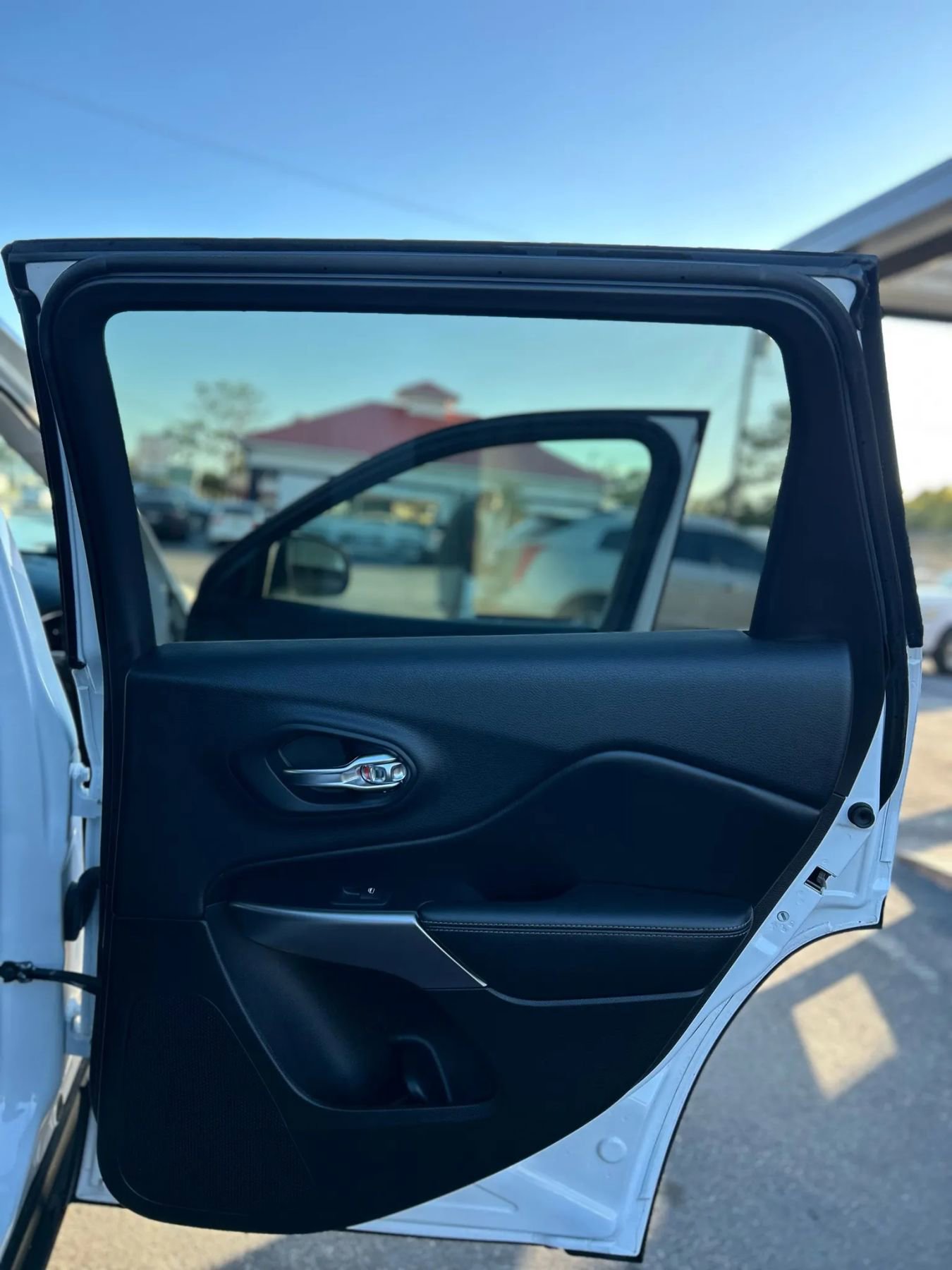 Used 2019 Jeep Cherokee Limited image 20