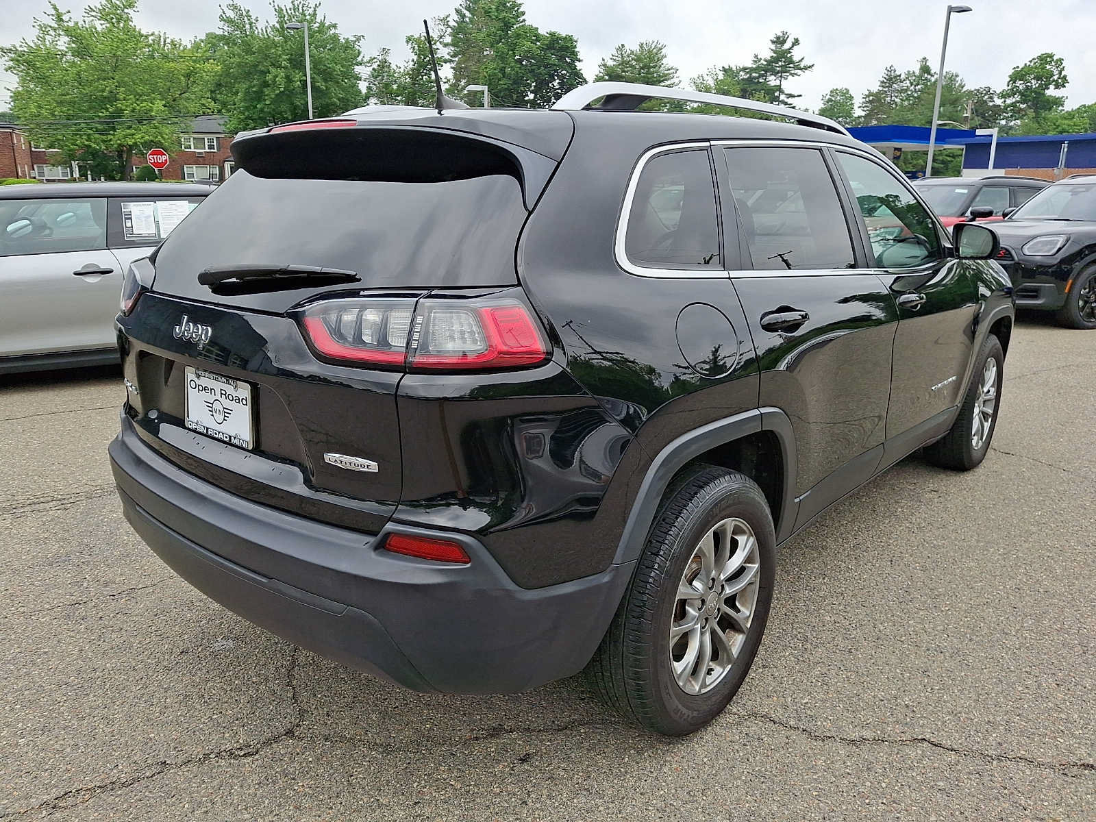 Used 2019 Jeep Cherokee Latitude Plus AWD/4WD image 7