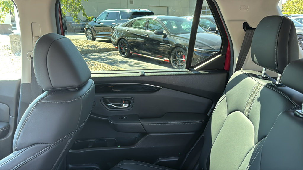 Certified 2025 Honda Pilot EX-L image 28