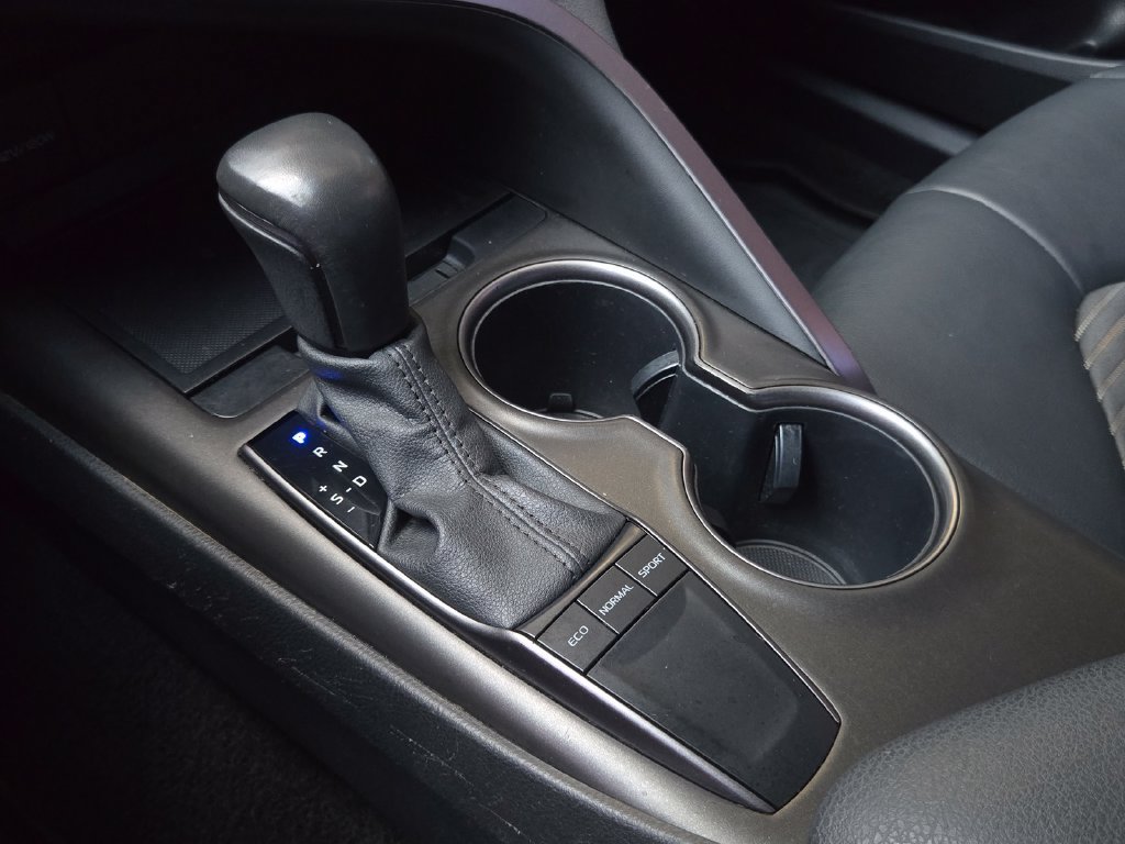 Used 2024 Toyota Camry SE FWD image 19