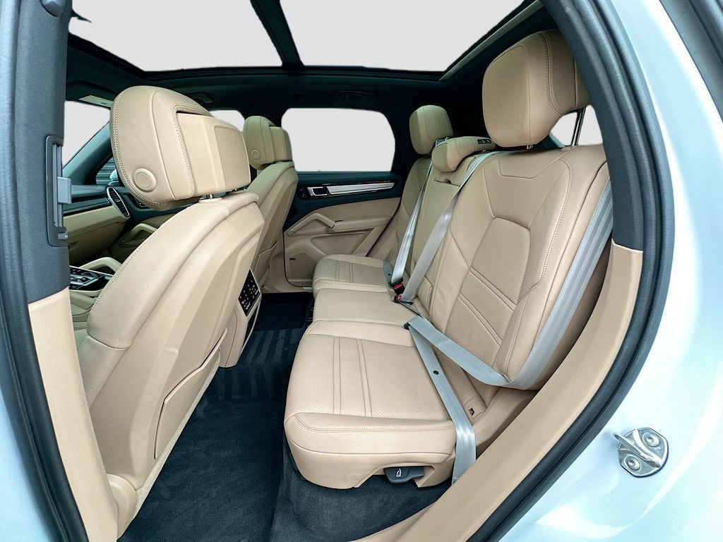 Certified 2023 Porsche Cayenne Platinum Edition AWD/4WD image 24