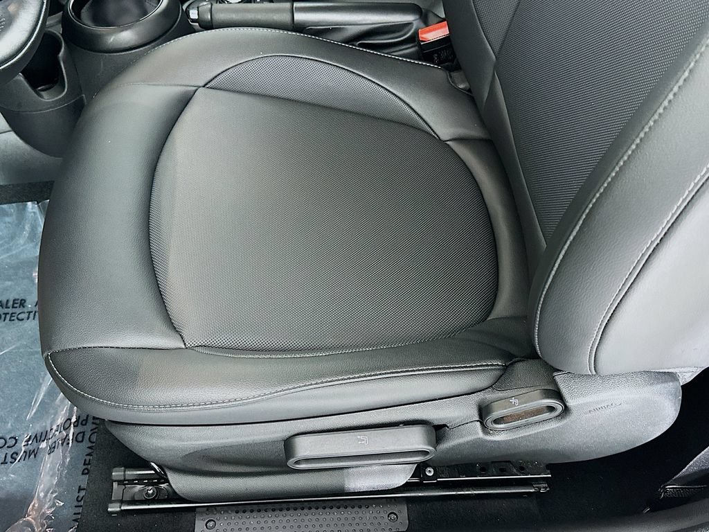Used 2021 MINI Cooper 2-Door Hardtop FWD image 19