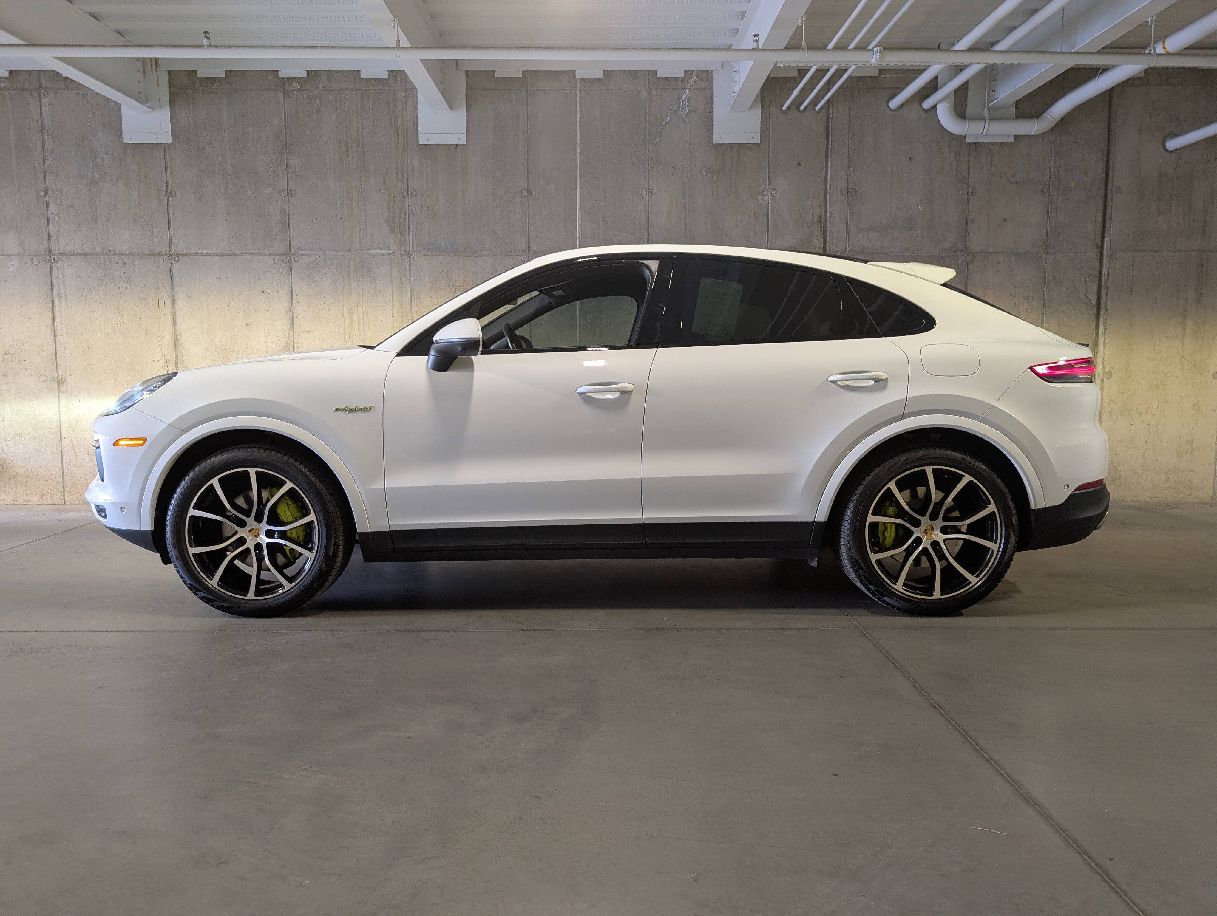 Certified 2022 Porsche Cayenne E-Hybrid image 2