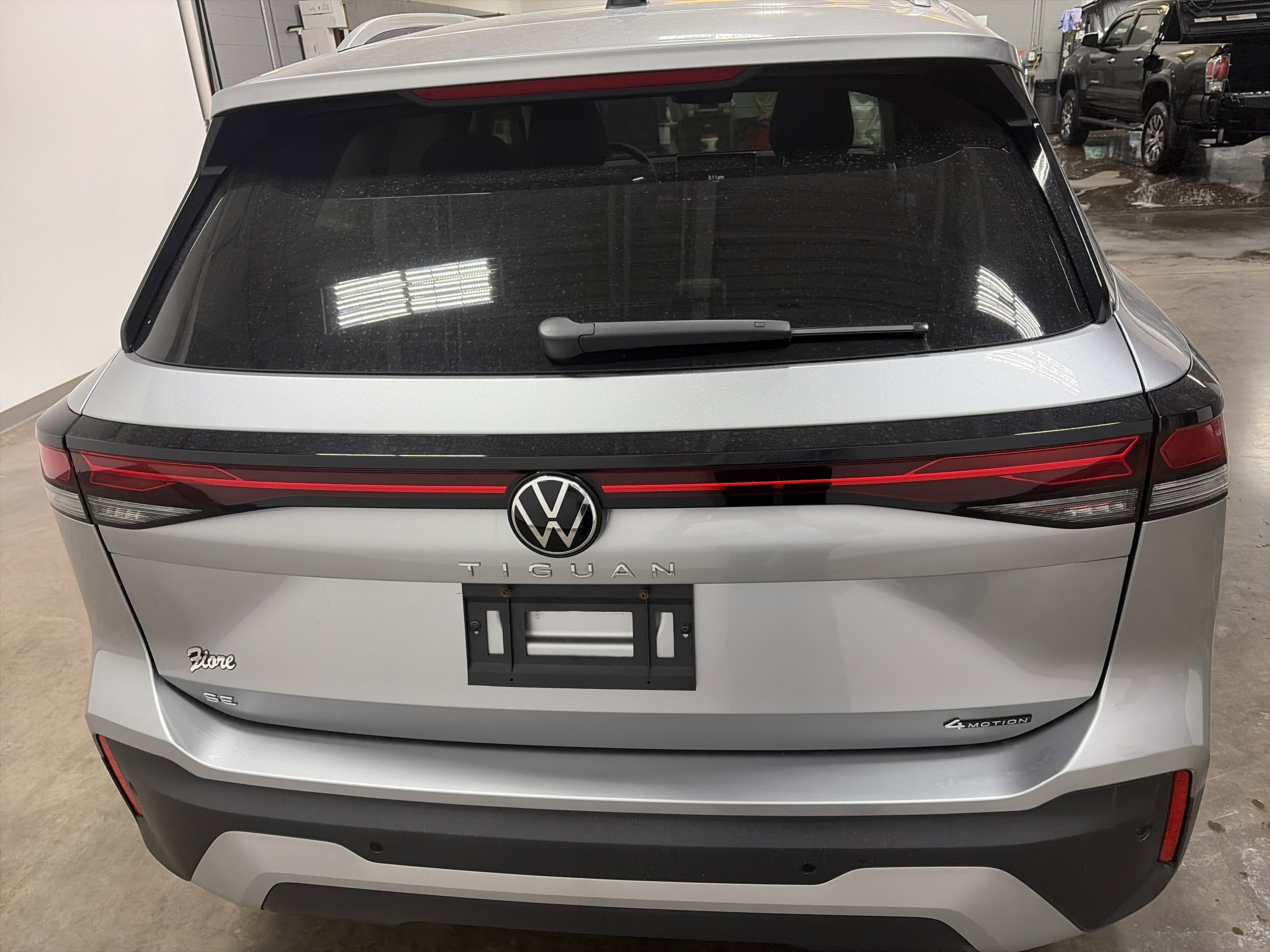 Certified 2025 Volkswagen Tiguan SE image 4