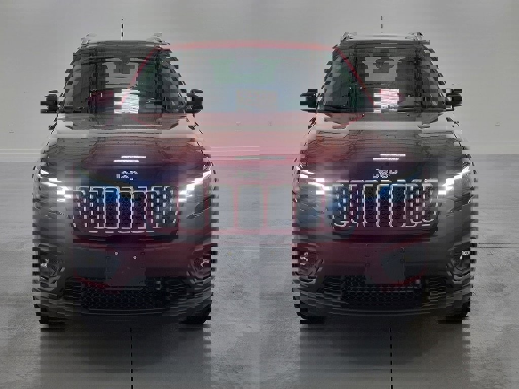 Used 2019 Jeep Cherokee Latitude Plus w/ Comfort/Convenience Group image 3