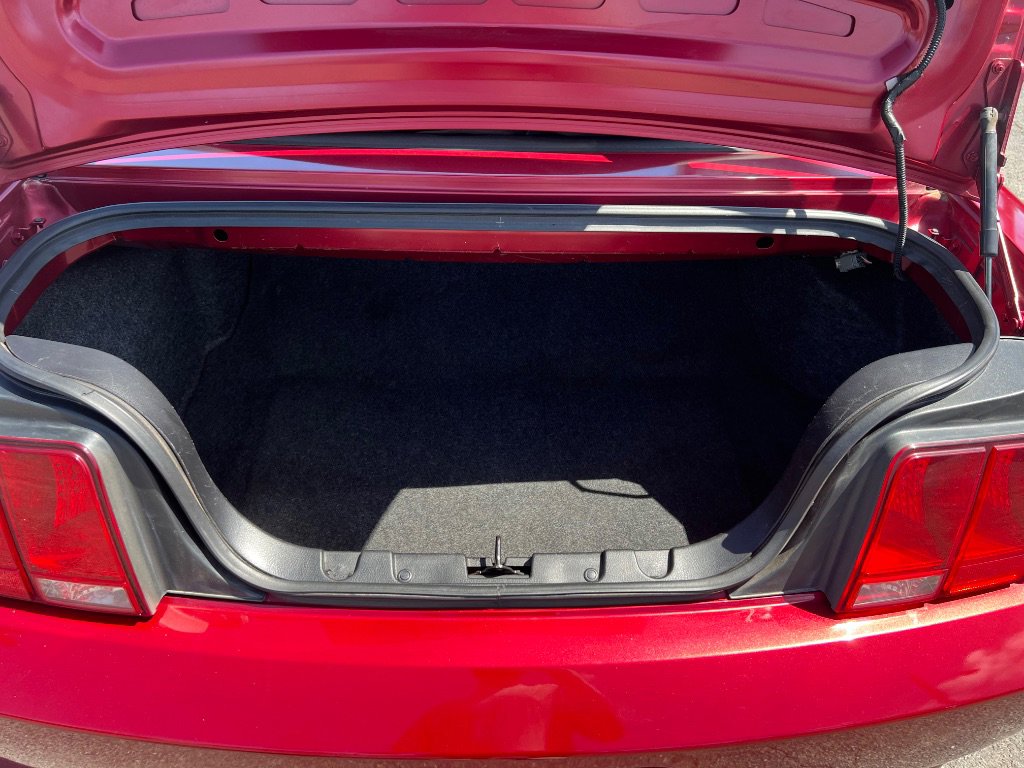 Used 2005 Ford Mustang GT image 10