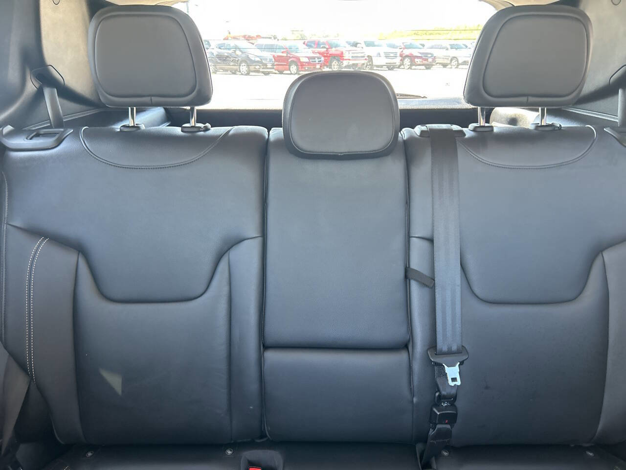 Used 2016 Jeep Renegade Limited image 29
