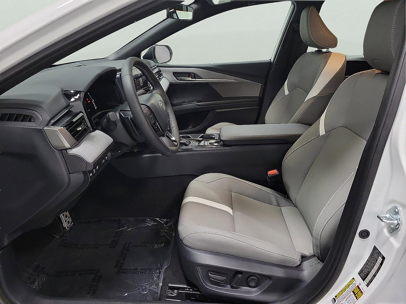 Used 2026 Toyota Camry SE FWD image 11