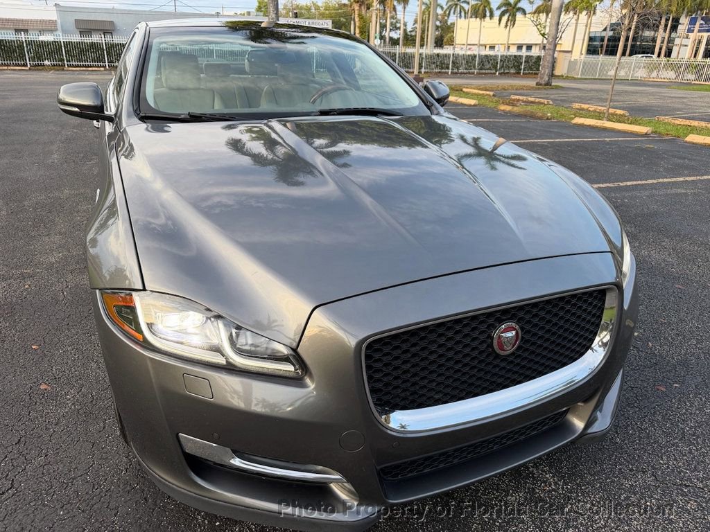 Used 2017 Jaguar XJ R-Sport image 15