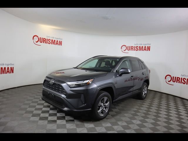 Used 2023 Toyota RAV4 XLE AWD/4WD image 4