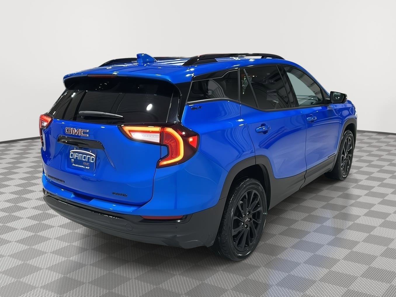 Used 2024 GMC Terrain SLT w/ Elevation Edition image 5