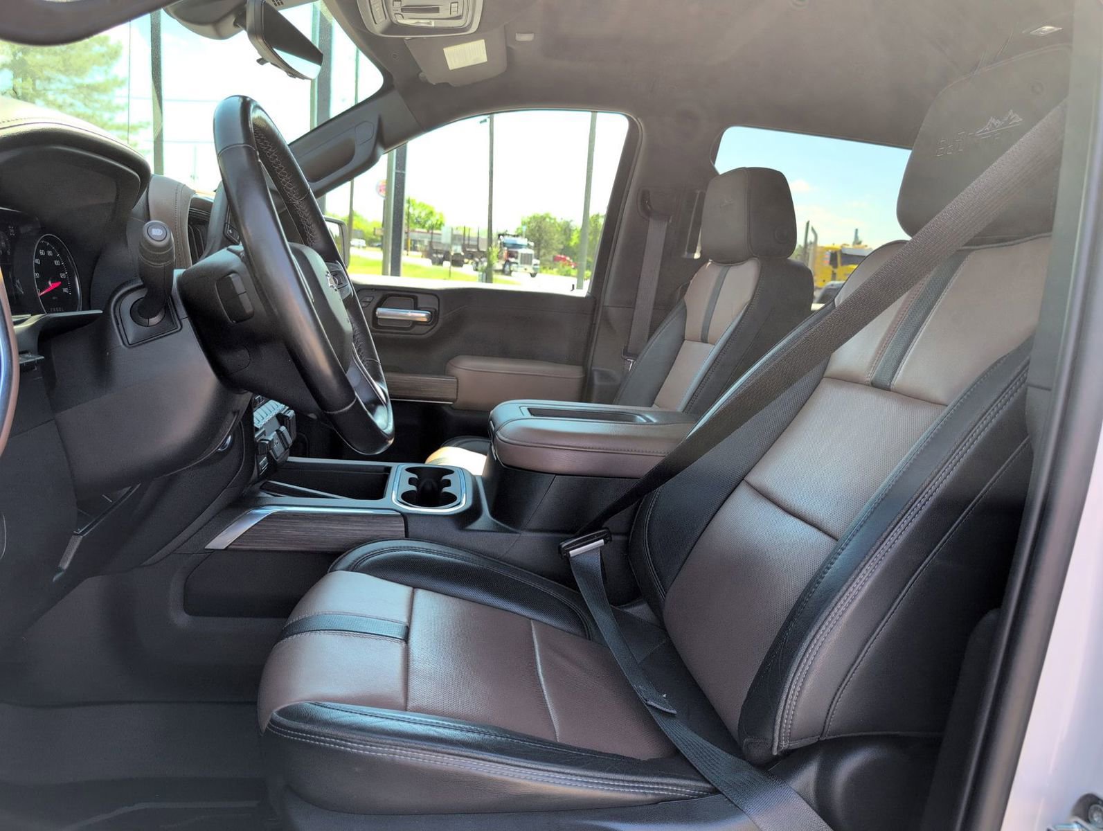 Used 2021 Chevrolet Silverado 1500 High Country w/ Technology Package image 13