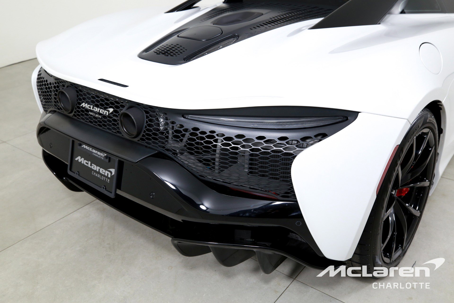 Used 2024 McLaren Artura image 29