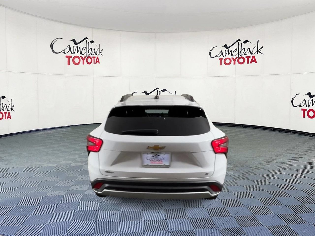 Used 2025 Chevrolet Trax LT FWD image 9