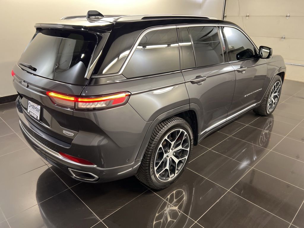 Used 2023 Jeep Grand Cherokee Summit AWD/4WD image 6