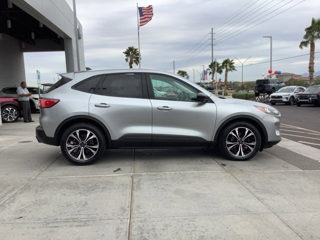 Used 2022 Ford Escape SE w/ SE Sport Appearance Package image 10