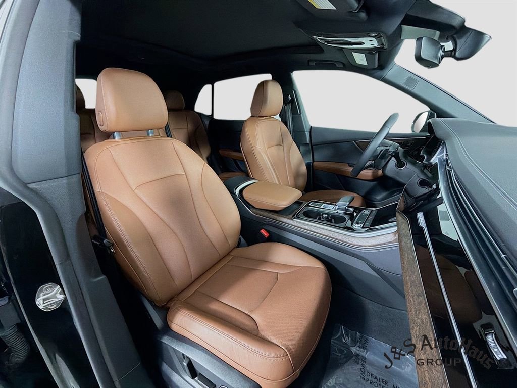 Used 2024 Audi Q8 Premium Plus w/ Premium Plus Package image 34