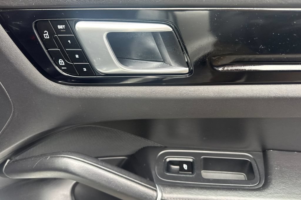 Used 2020 Porsche Cayenne S AWD/4WD image 19