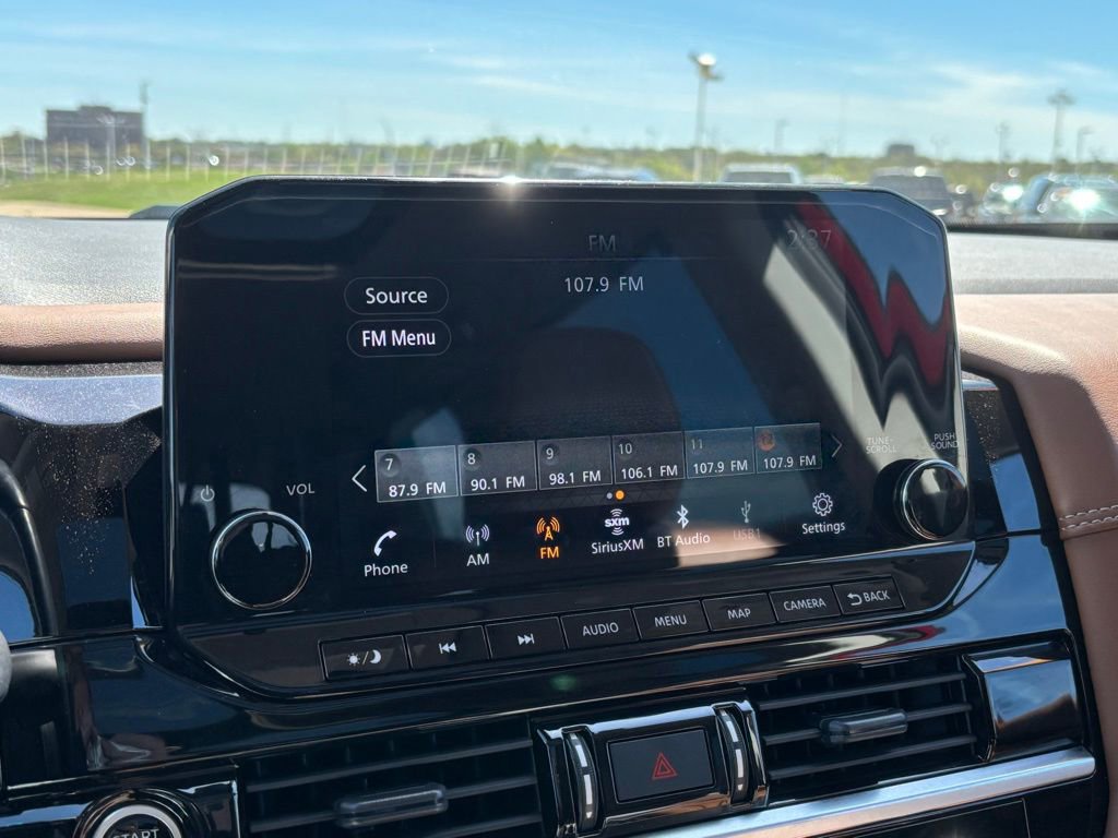 Used 2024 Nissan Pathfinder Platinum image 10