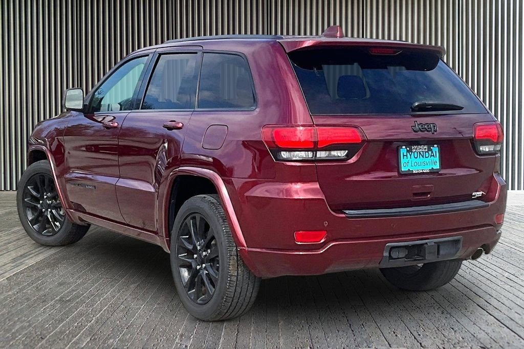 Used 2017 Jeep Grand Cherokee Altitude image 3