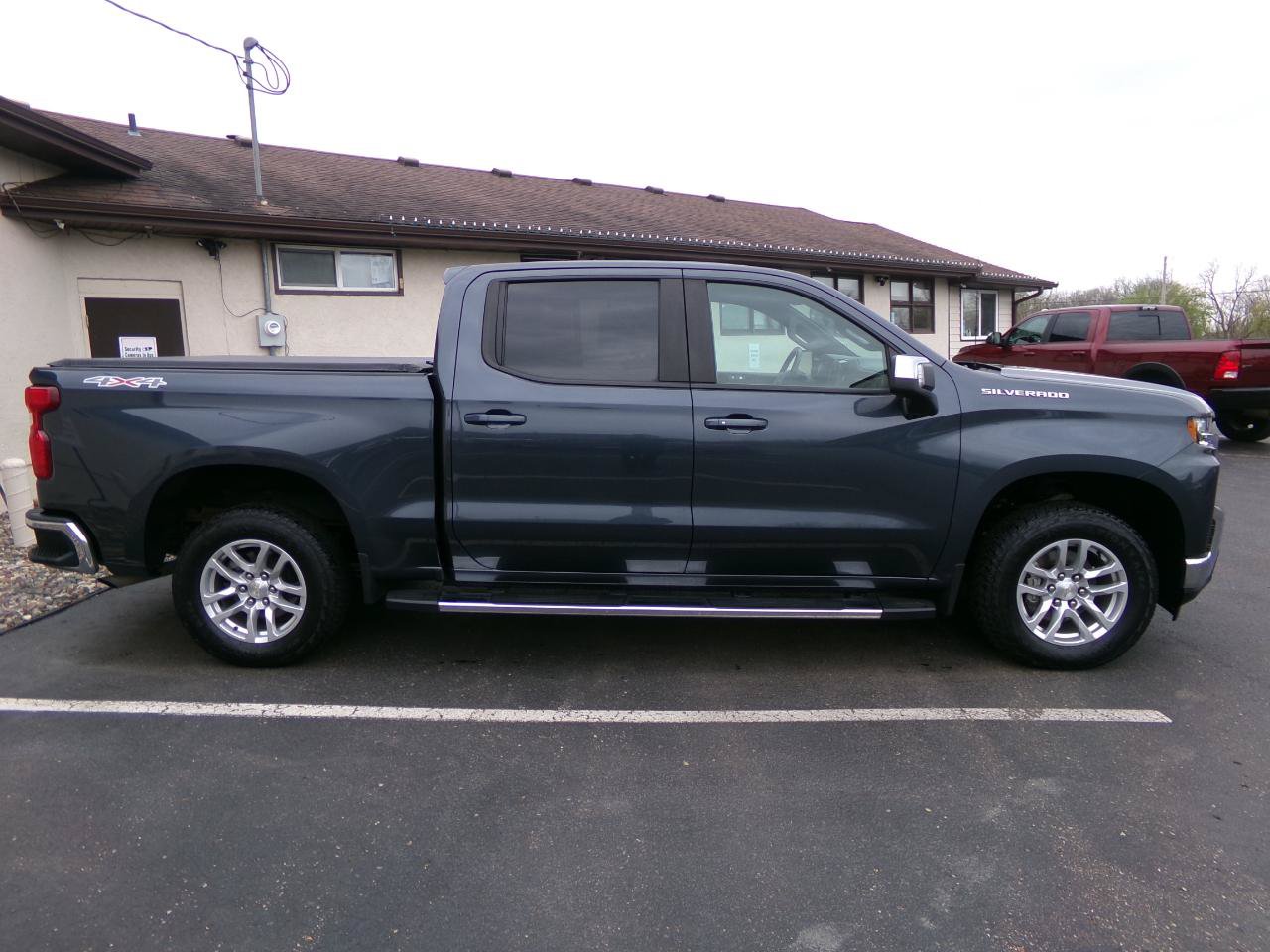 Used 2021 Chevrolet Silverado 1500 LT w/ Max Trailering Package AWD/4WD image 2