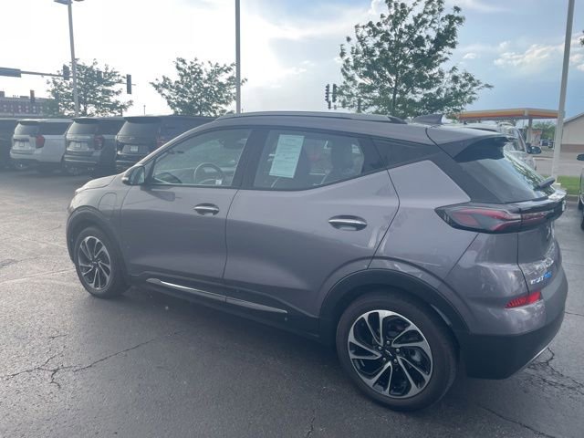 Used 2023 Chevrolet Bolt EUV Premier w/ Sun & Sound Package FWD image 4