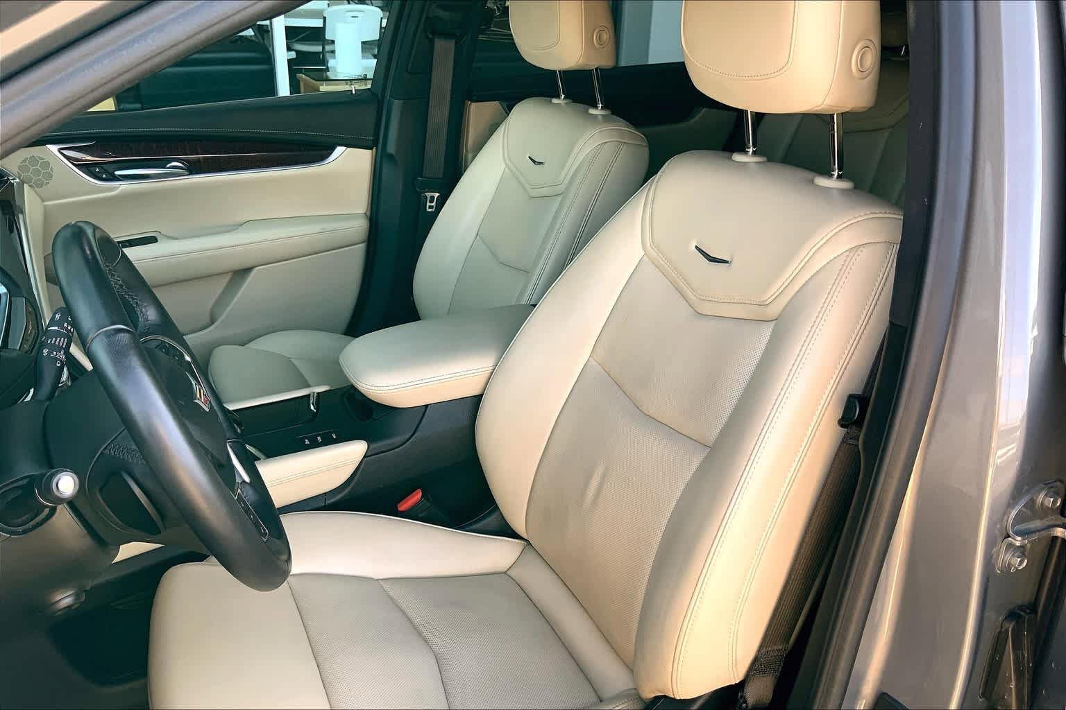 Used 2018 Cadillac XT5 Premium Luxury AWD/4WD image 7
