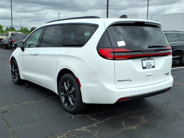 New 2027 Chrysler Pacifica Limited w/ S Appearance Package AWD/4WD image 4