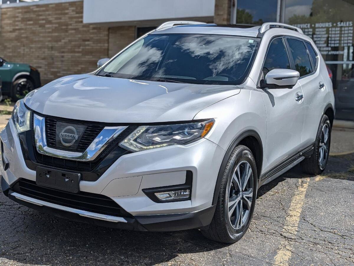 Used 2017 Nissan Rogue SL w/ SL Premium Package AWD/4WD image 4