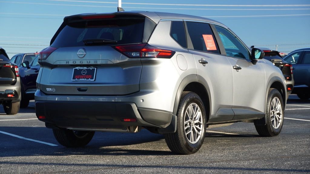 Used 2025 Nissan Rogue S image 5