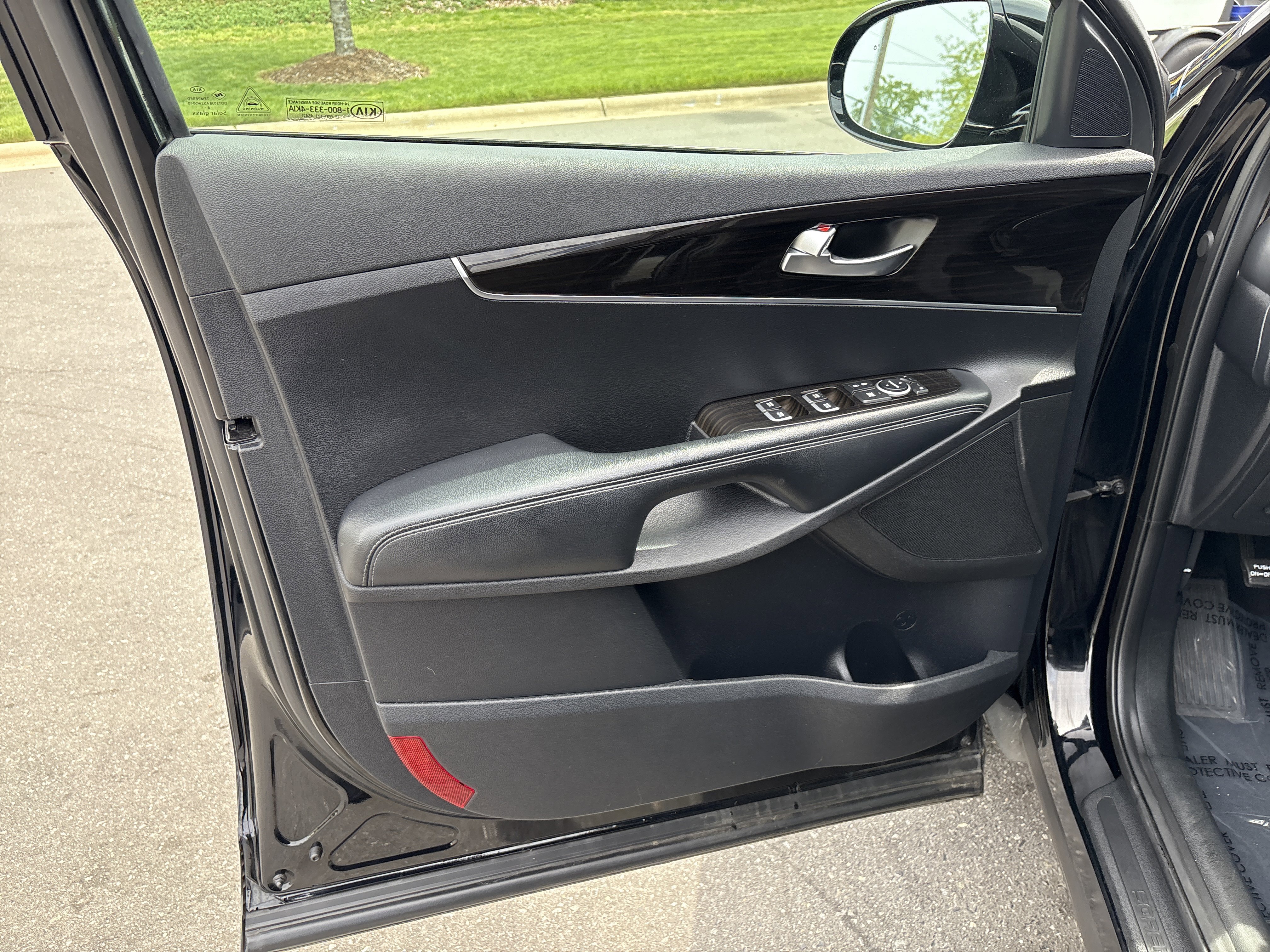 Used 2019 Kia Sorento LX image 14