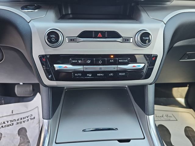 Used 2022 Ford Explorer XLT w/ Equipment Group 202A image 28