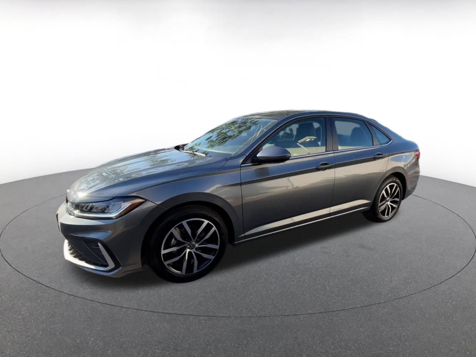 Used 2025 Volkswagen Jetta SE image 8