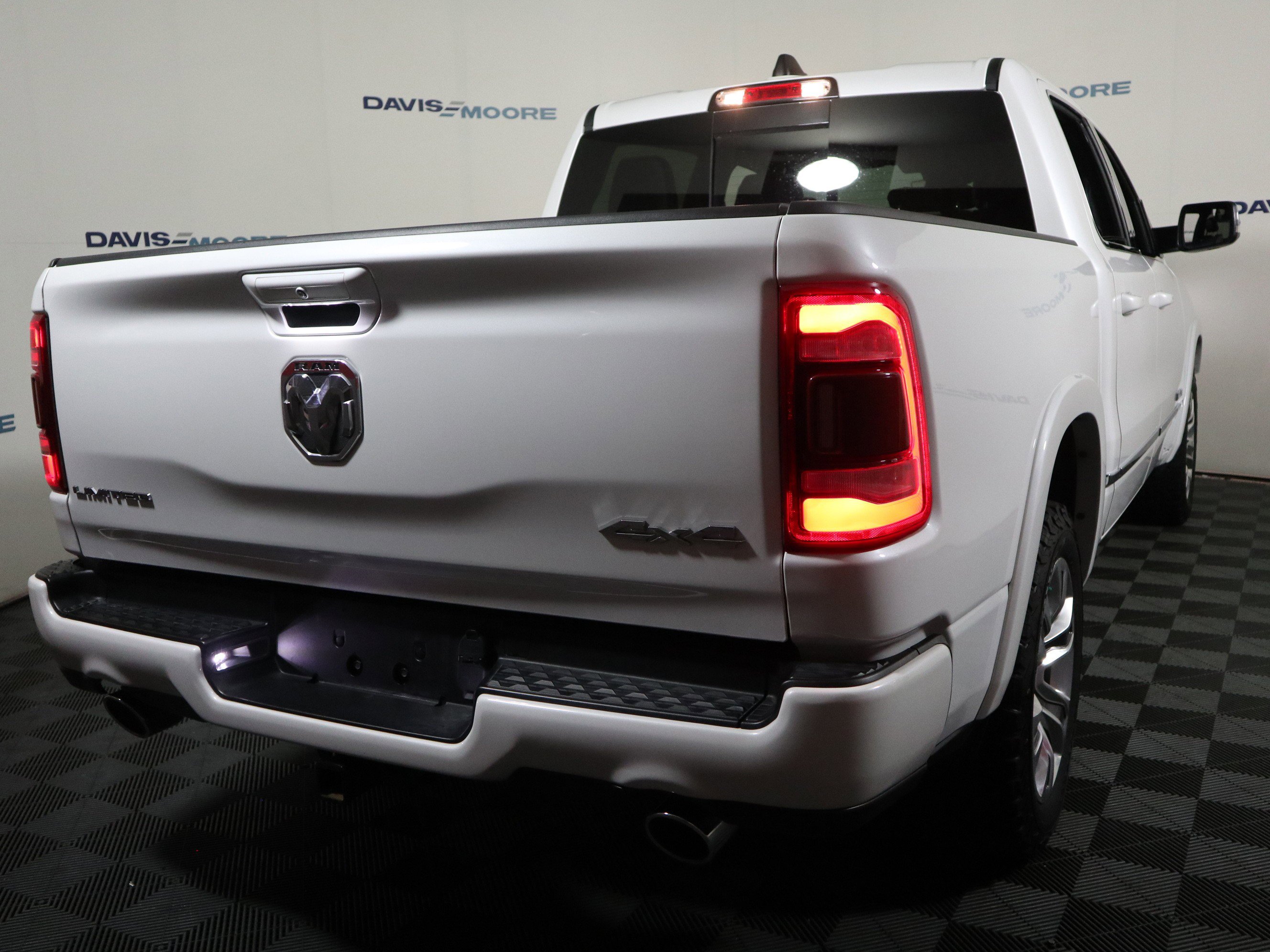 Used 2024 RAM 1500 Limited w/ Body Color Bumper Group image 6