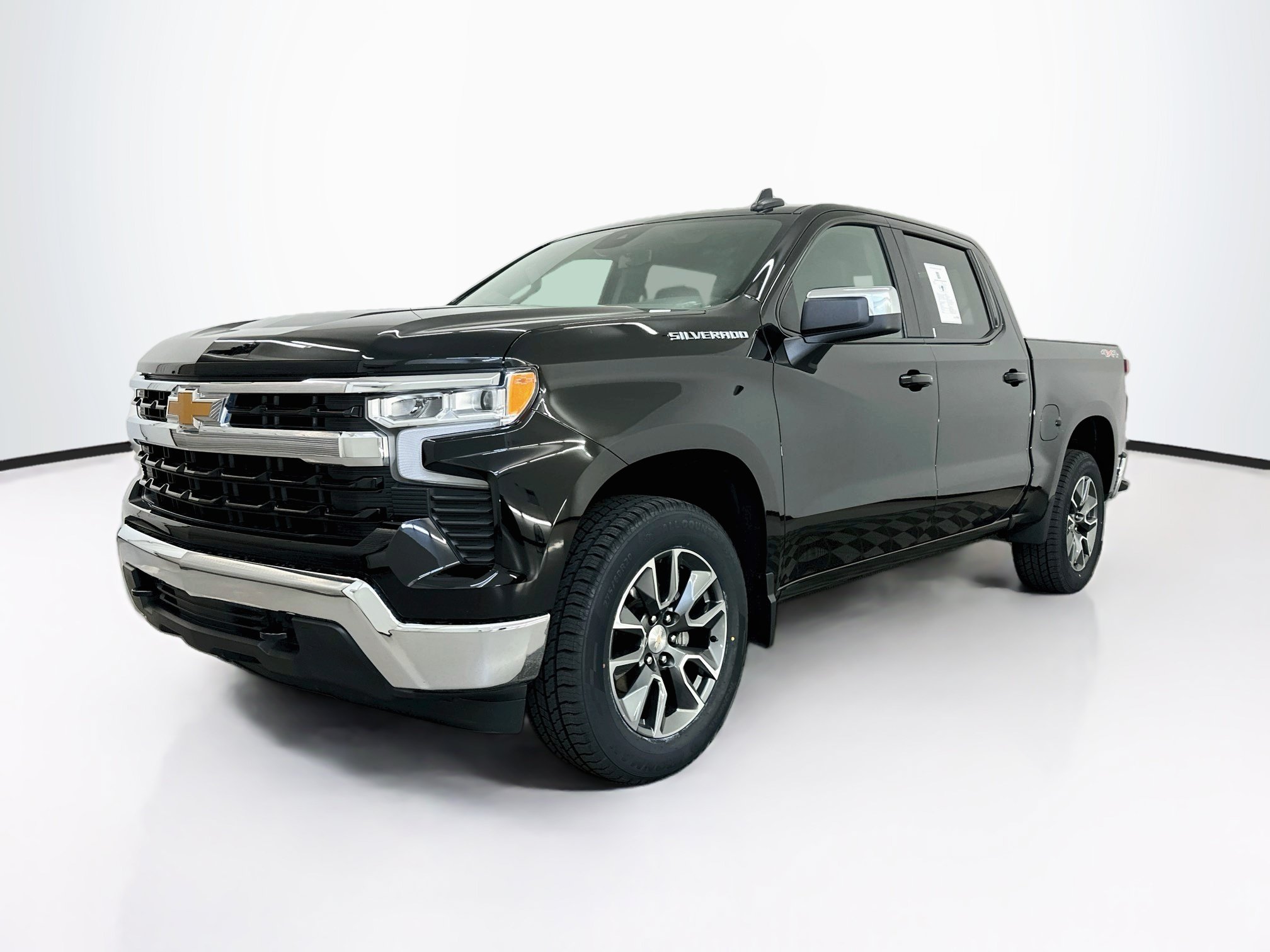 Used 2024 Chevrolet Silverado 1500 LT AWD/4WD image 3