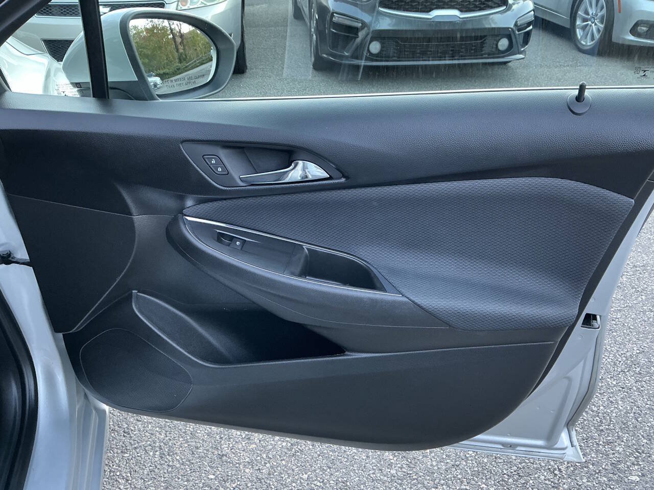 Used 2018 Chevrolet Cruze LT FWD image 25
