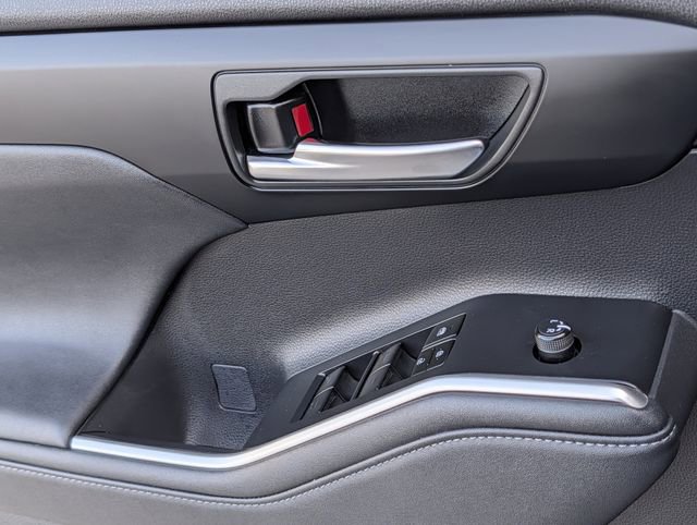 Used 2023 Toyota Highlander XLE image 25
