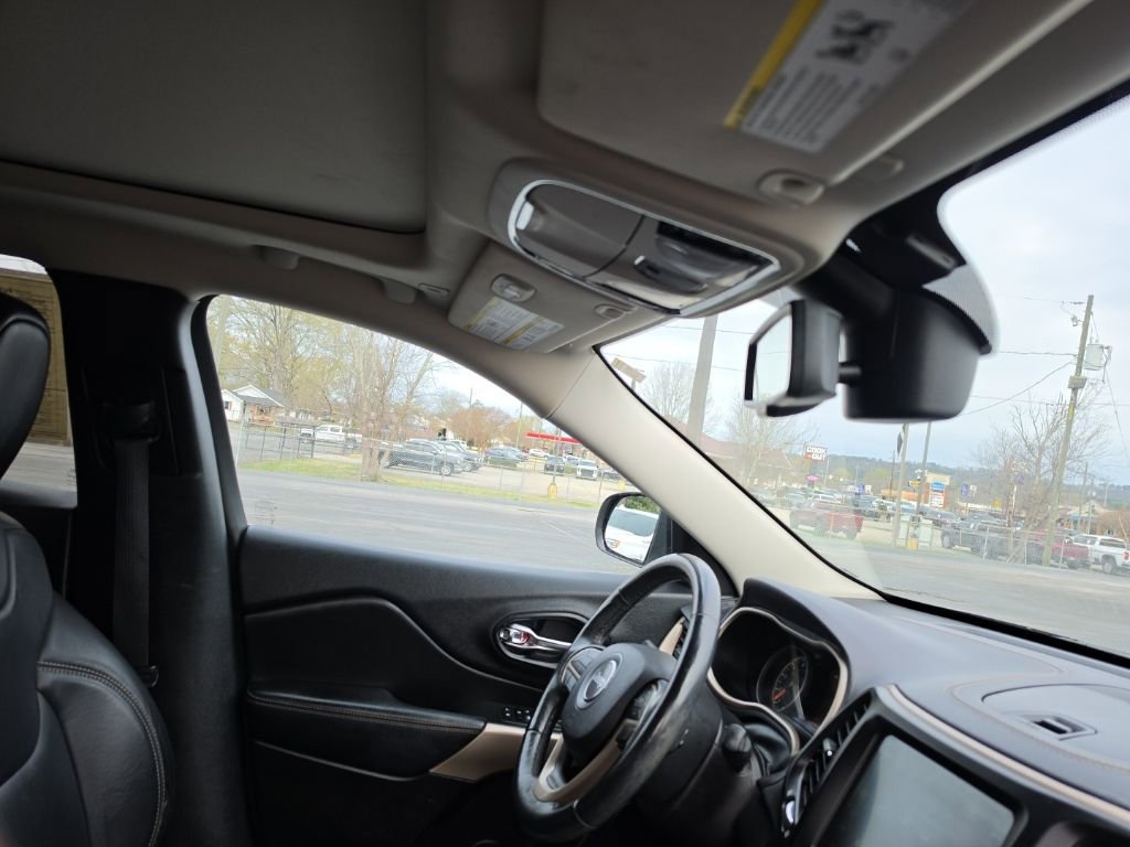 Used 2018 Jeep Cherokee Limited image 35