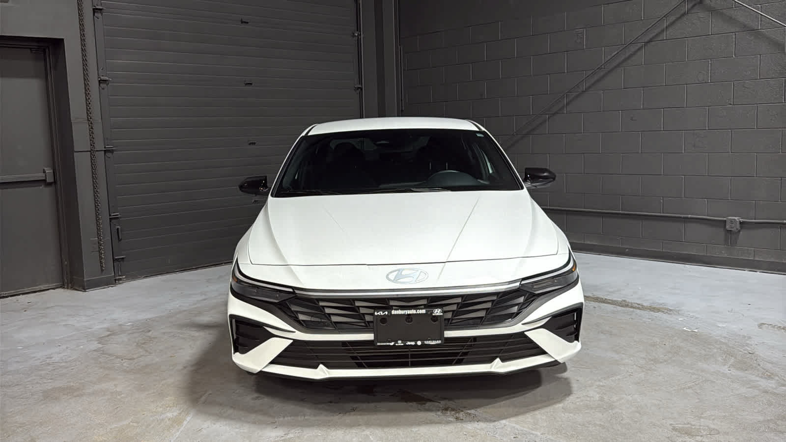 Used 2025 Hyundai Elantra Sport FWD image 2