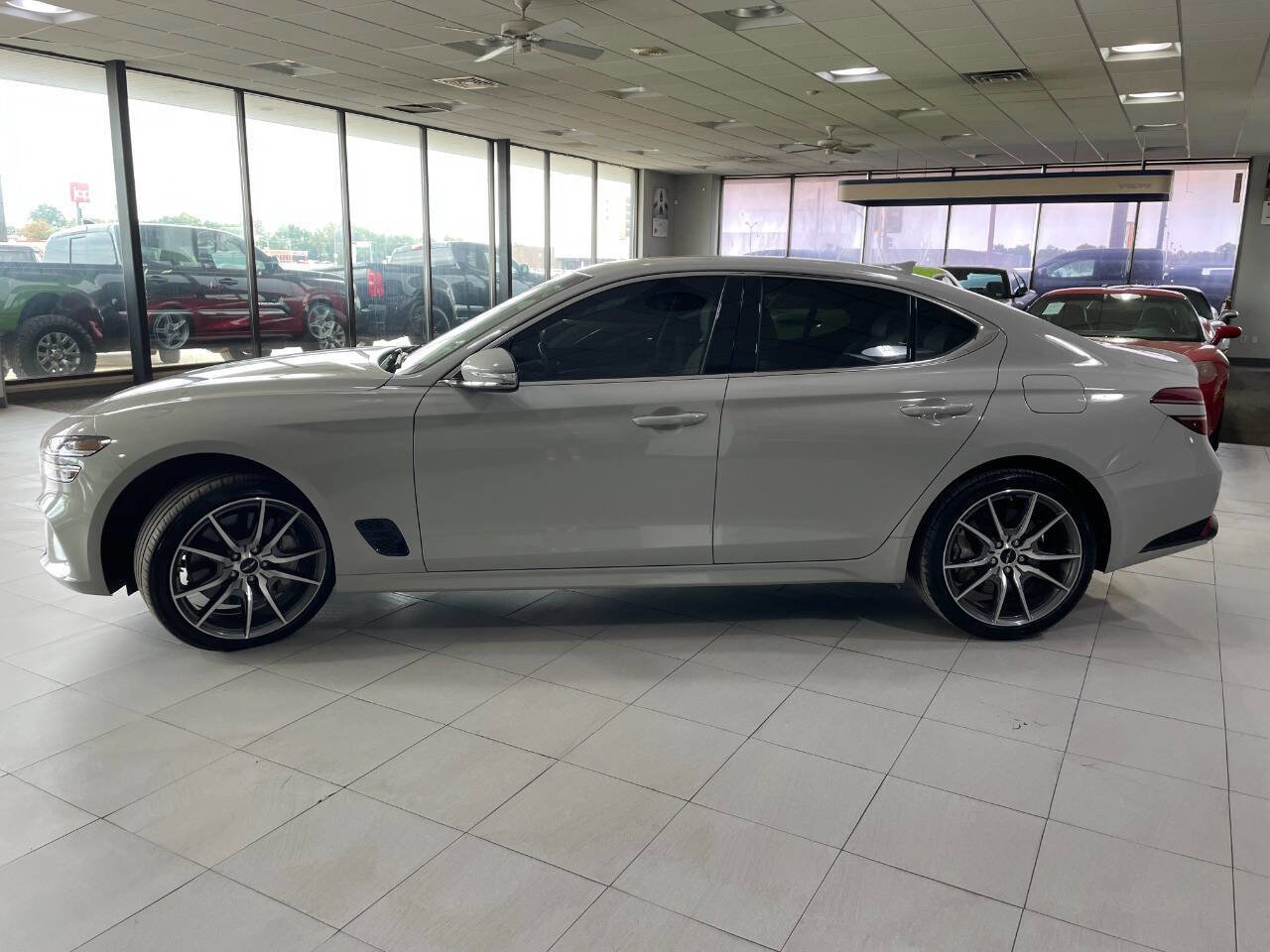 Used 2024 Genesis G70 2.5T image 4