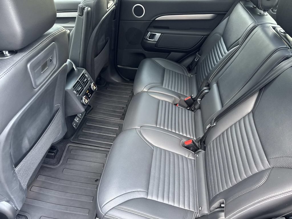 Certified 2024 Land Rover Discovery Dynamic SE AWD/4WD image 16