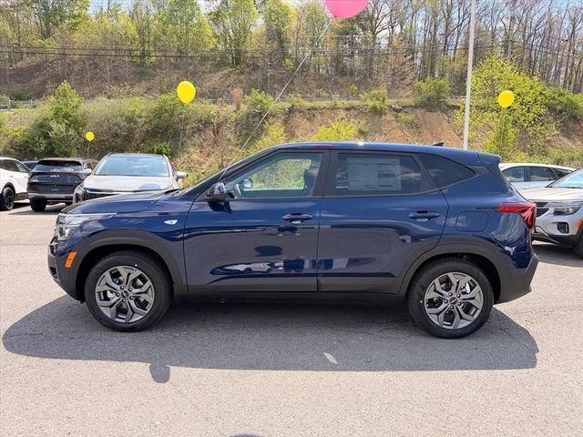 New 2026 Kia Seltos LX FWD image 4