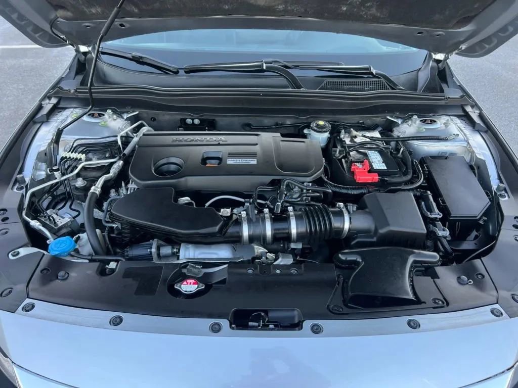 Used 2018 Honda Accord Touring image 29