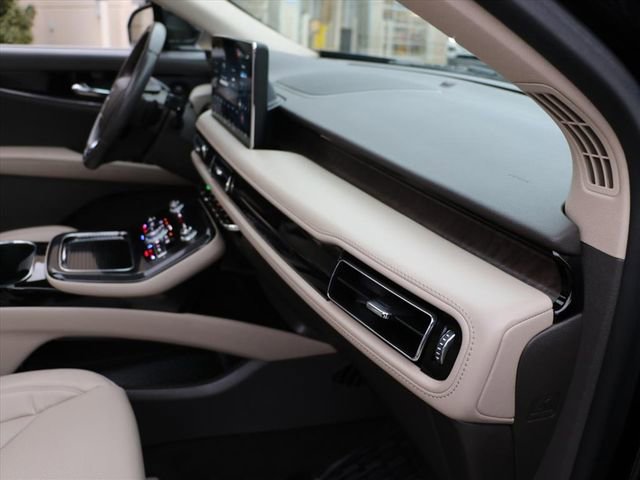 Used 2023 Lincoln Nautilus Reserve w/ Equipment Group 201A image 10