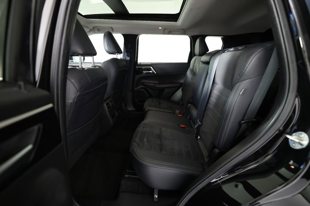 Used 2024 Mitsubishi Outlander SE FWD image 16