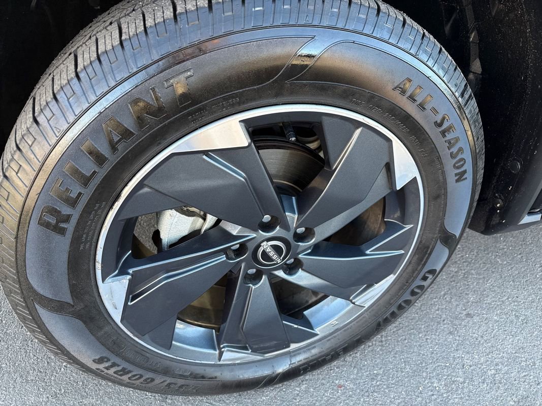 Used 2025 Nissan Rogue SV image 11