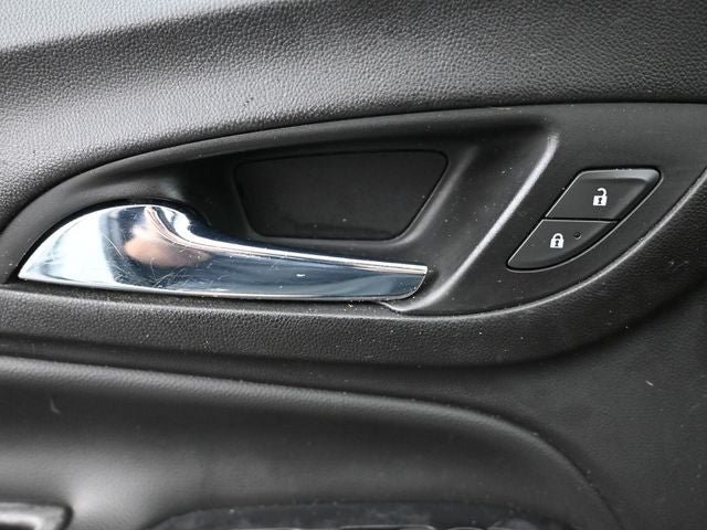 Used 2018 Chevrolet Equinox LT FWD image 25